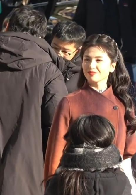 最近刘涛现身北京，她这回搭配的很有潮流时尚之美，看上去非常的漂亮