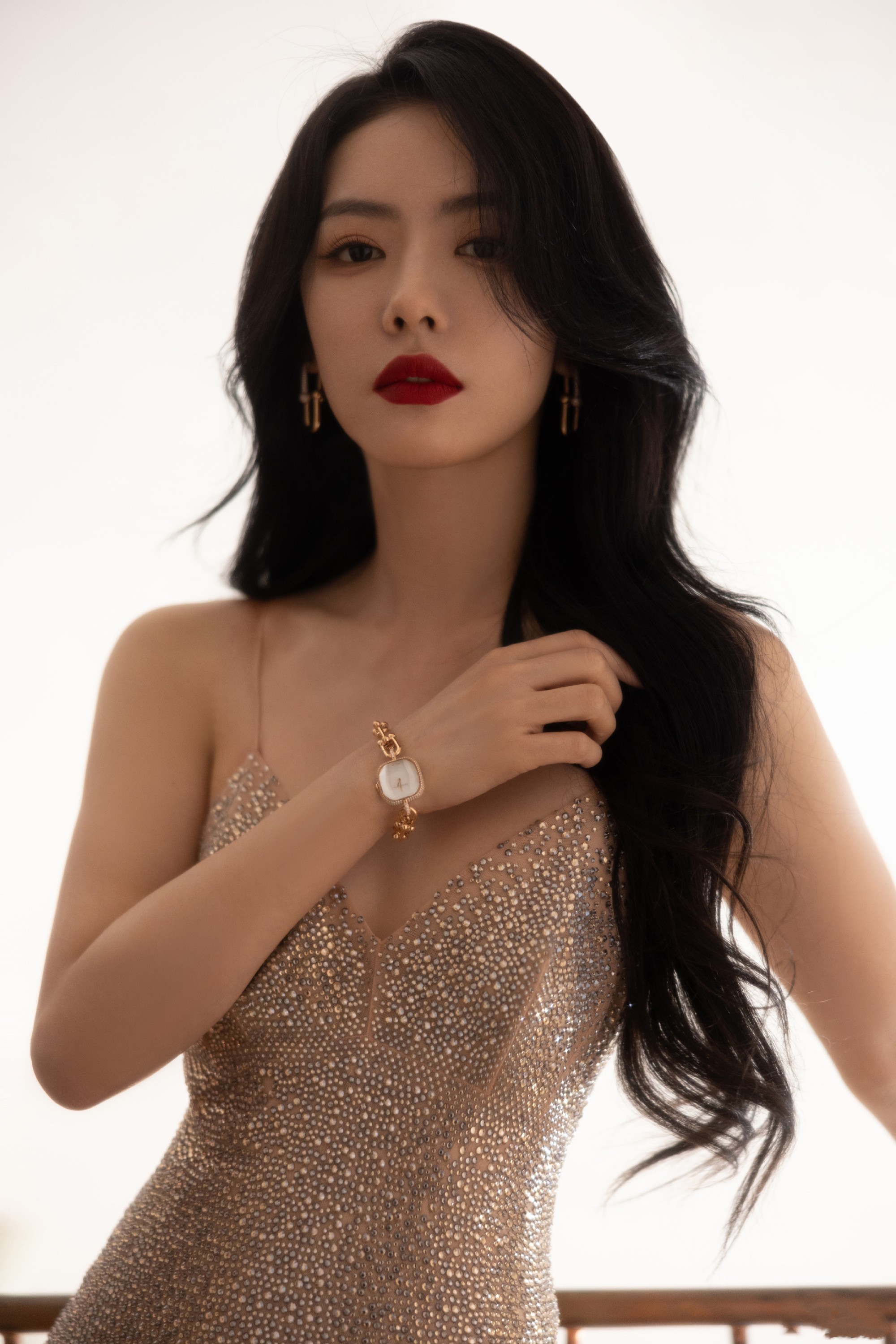 蔡文静优雅大片：红唇卷发，闪钻礼裙曼妙婀娜​​​