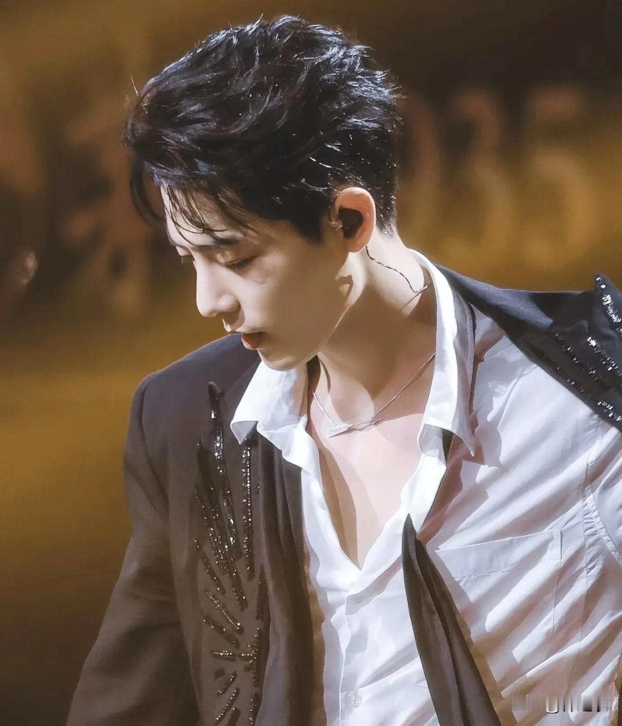 嘴他的，黑他的、说他雷的只限羡慕嫉妒恨的下家粉圈，从粉圈走出去放眼世界，没看到真