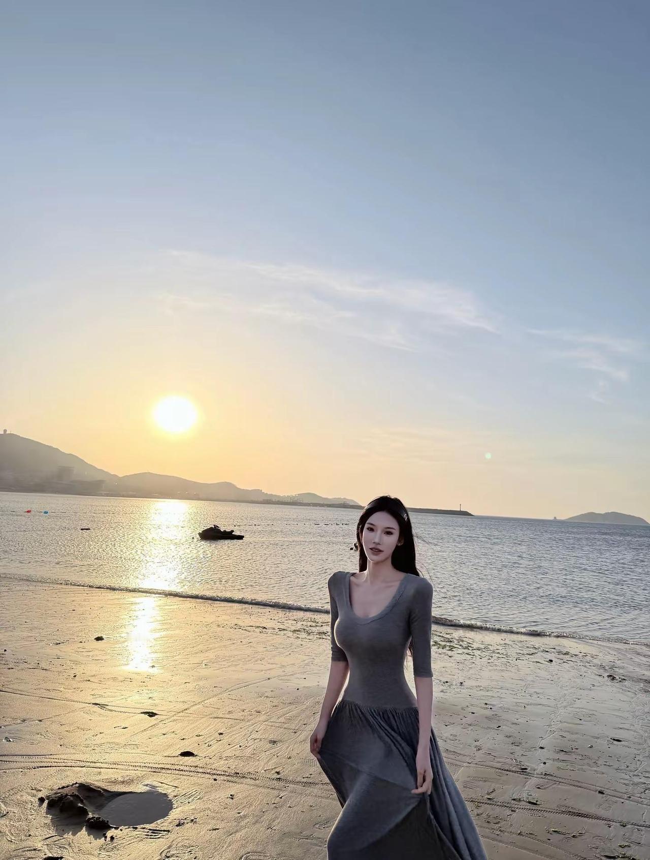 酱酱海边纯欲穿搭