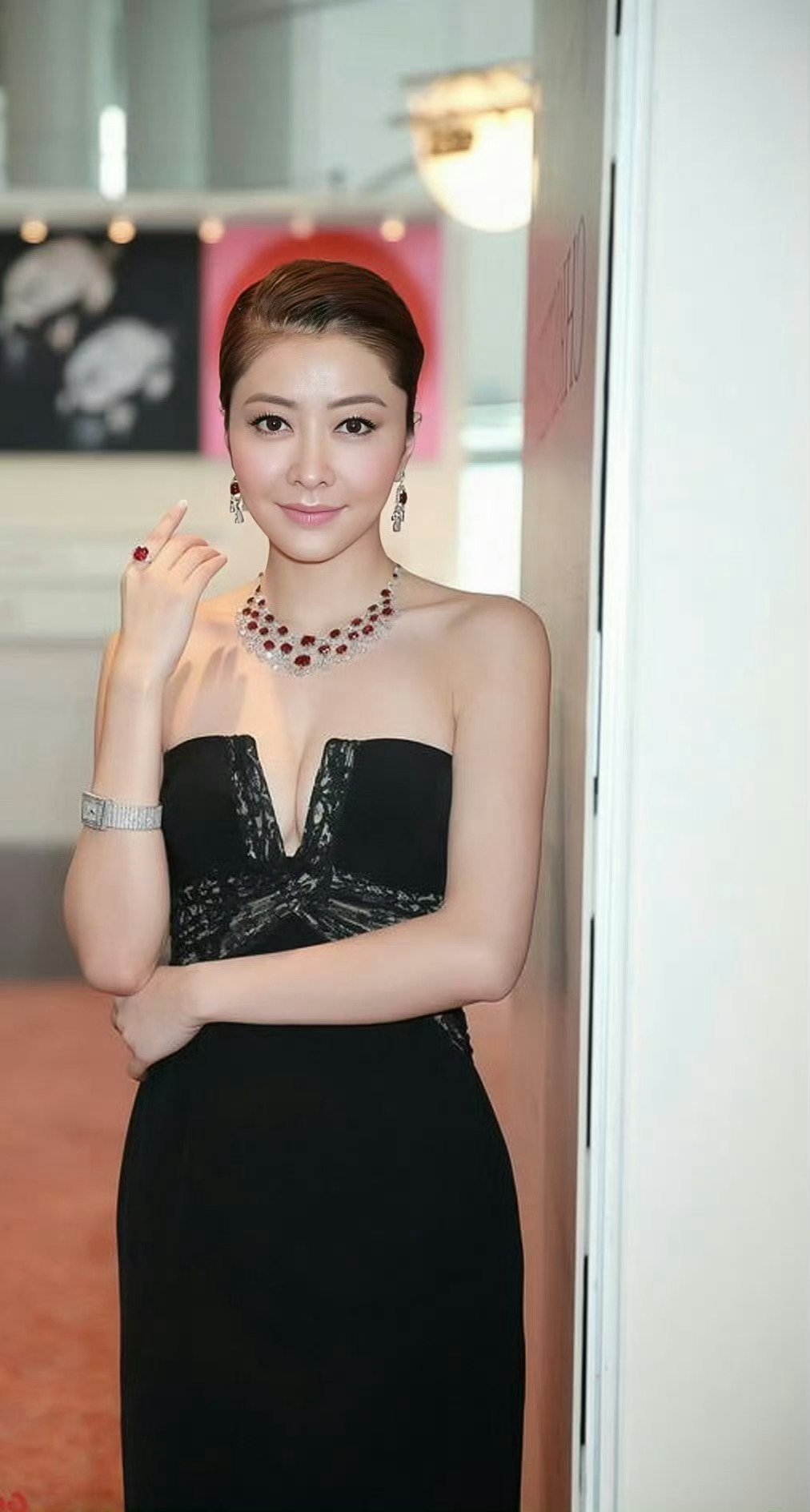 熊黛林性感身材，时尚潮流女神熊黛林被老公惊喜探班