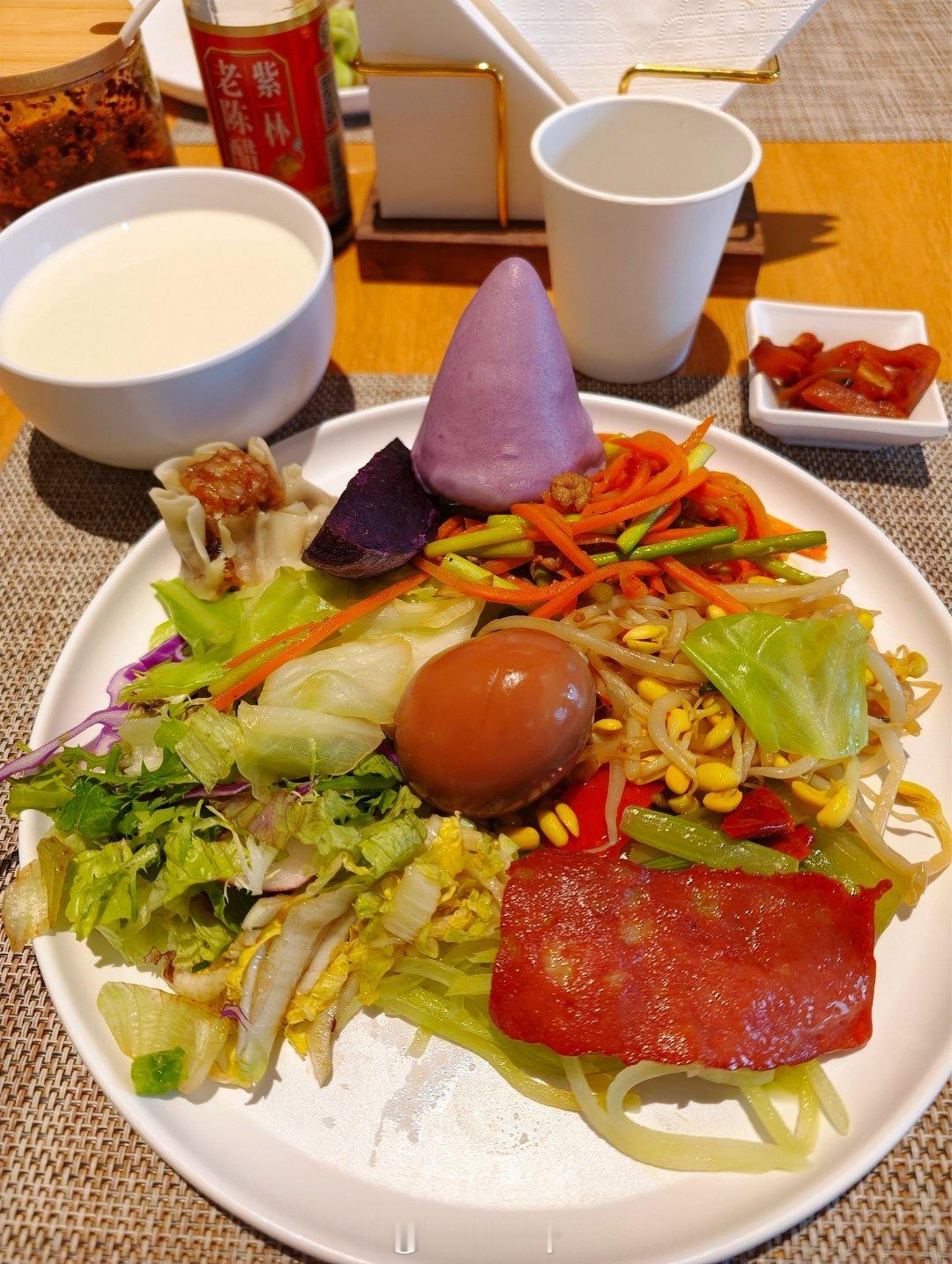 应该挺长时间没有吃早饭的习惯了但是今天猫妈说去动物园不能保证你中午12点能吃上饭