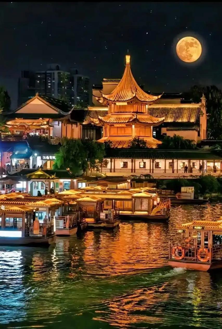 中国未来发展最快的五个城市排行榜1.深圳深圳有最密集的人口，最高素质的人才，