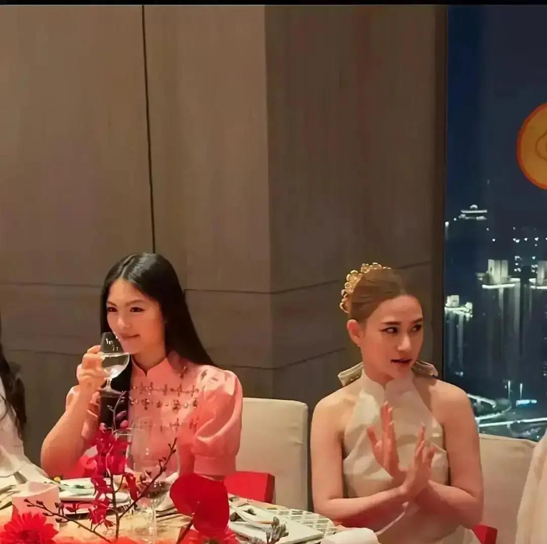 王诗龄，进不去。马术、高定、女校金奖？不够。巴黎那场舞会，大门上刻着三代人