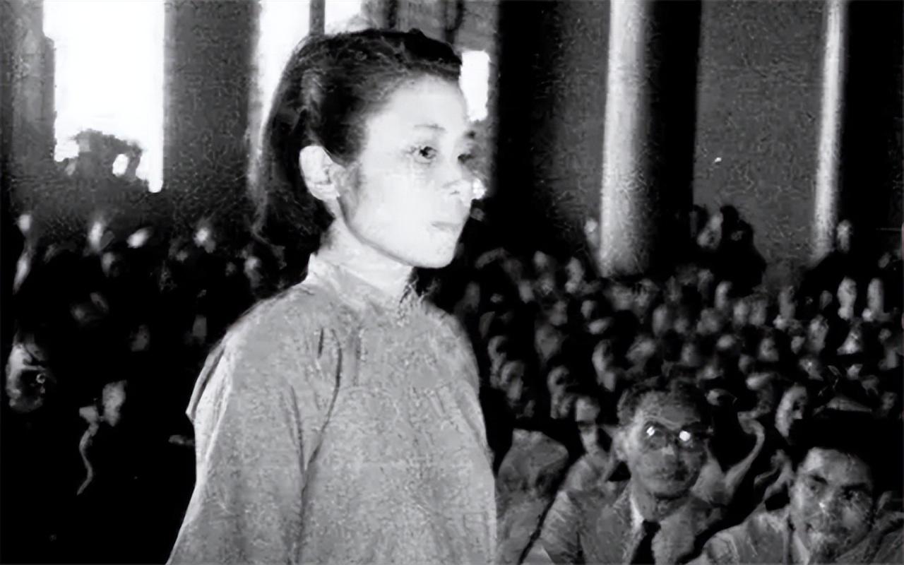 “我一个女人，我能有什么办法，只能选择屈服于命运...”面对着众人的审判，刘四