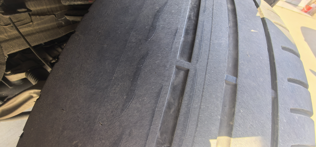 小鹏G9车辆前轮内侧吃胎偏磨我的车买了一年多，大概在半年多前发现转弯时车头容易