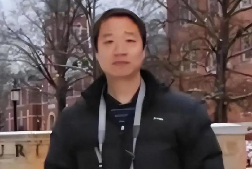 看清楚了，那个手握中国电磁炮核心技术、被寄予厚望的顶尖专家张建革，竟然是潜伏在科