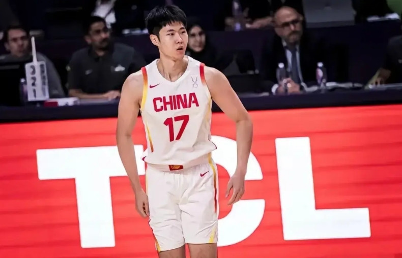 赵嘉义有麻烦了赵嘉义就是性格把他害了，男人一定要有性格，打篮球就是表演，场上