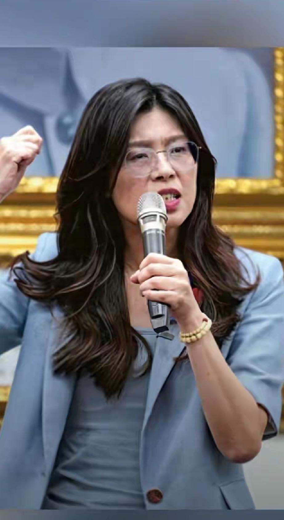 蓝营这次坐不住了，郑丽文阵营高调宣称“大势已成”，党内支持雪球越滚越大，这气势直