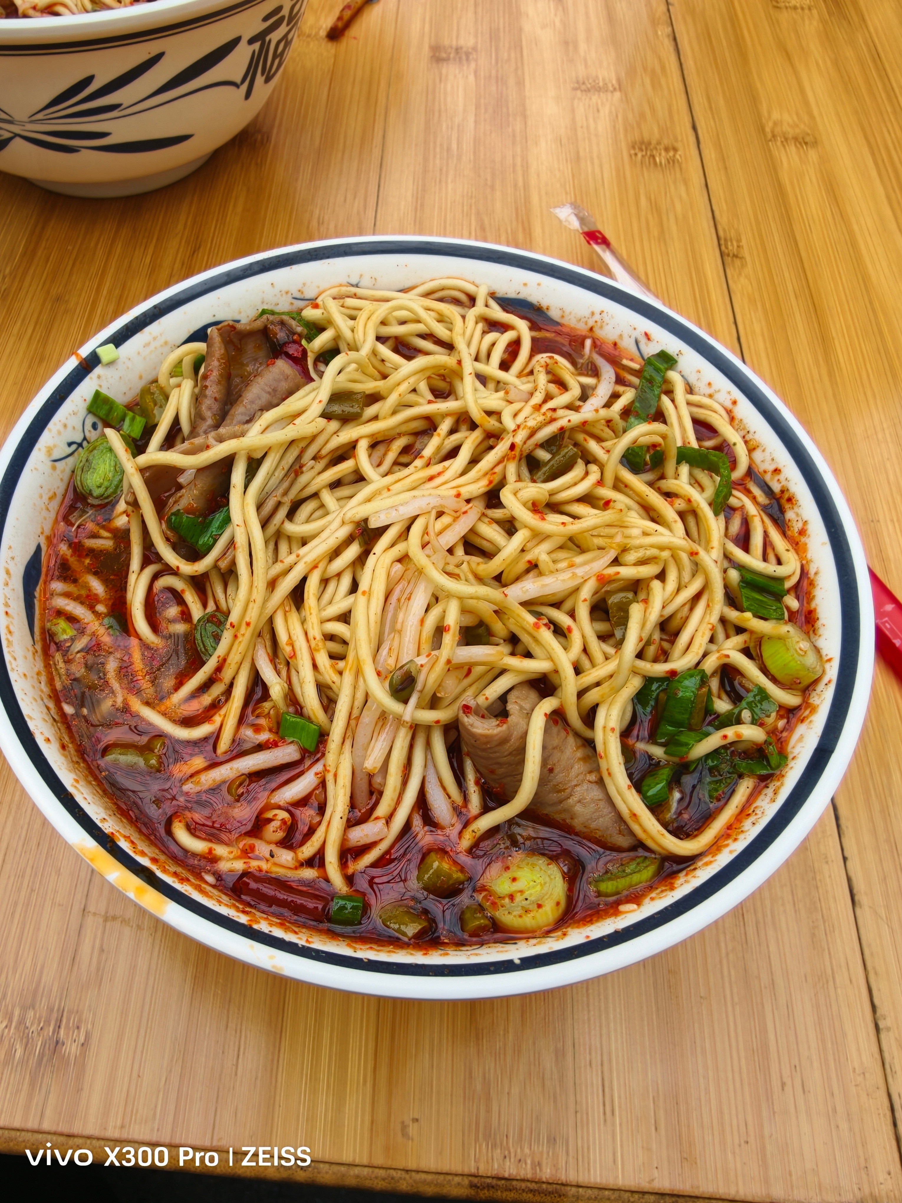 每日一餐分享中午吃的牛杂面，看起来很有食欲其实很一般。