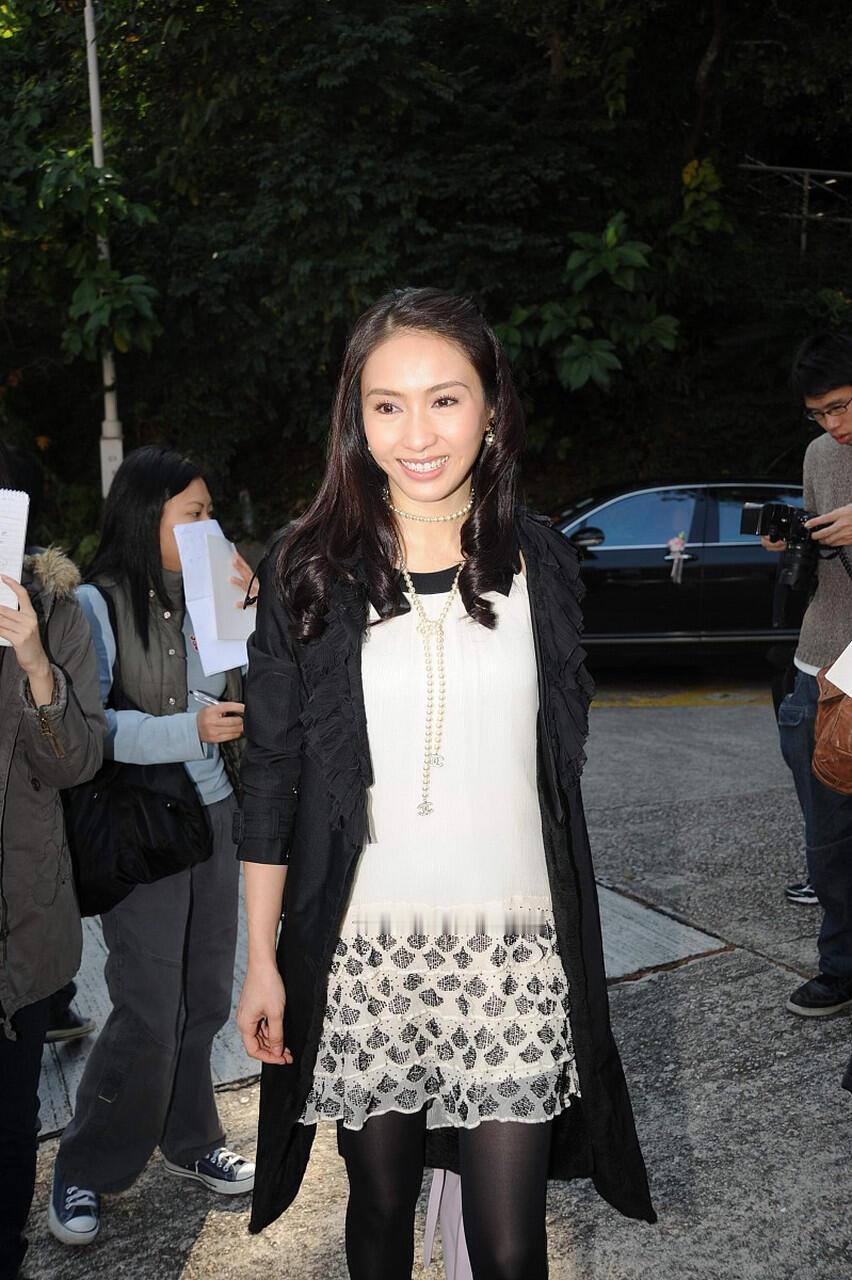 为什么以前香港狗仔的抓拍这么美啊Gigi是大美人毋庸置疑，但随意抓拍比摆拍更美，
