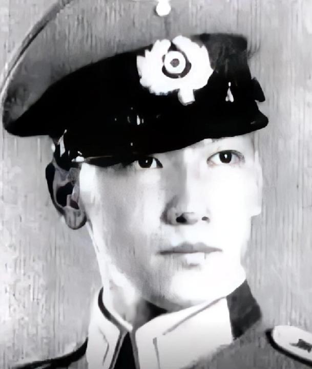 1997年，蒋纬国病逝，宋美龄派人查账，发现养了81年的儿子，身后竟是一堆债务。