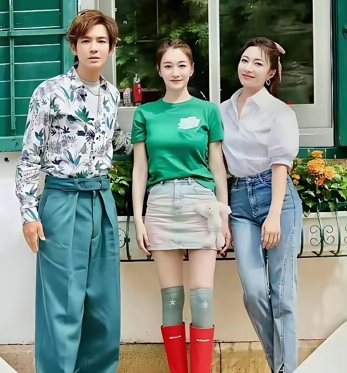 李小冉早期，肤白貌美，大长腿，她富豪老公说娶她花5个亿都愿意！这话我真信