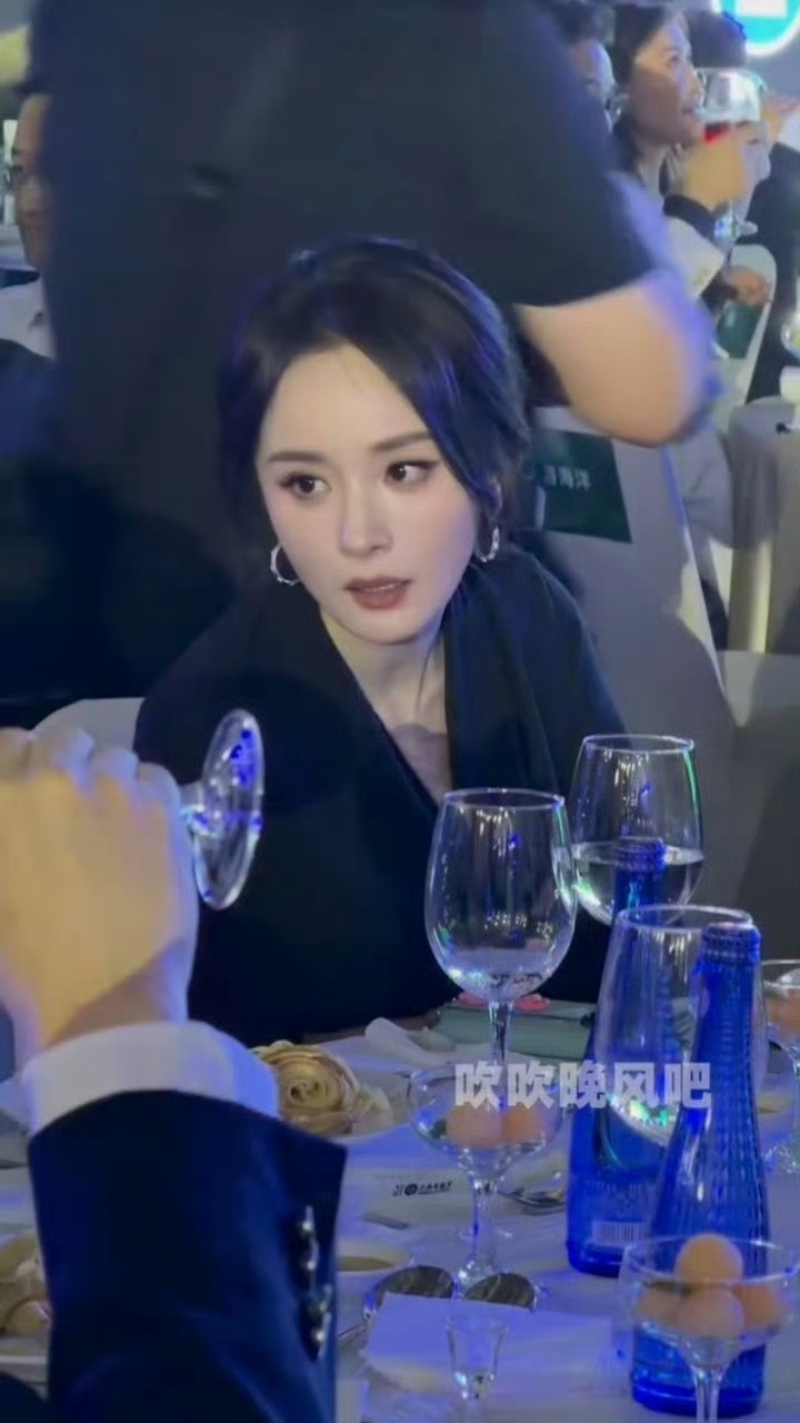 白玉兰提名晚宴杨幂好通透好美！