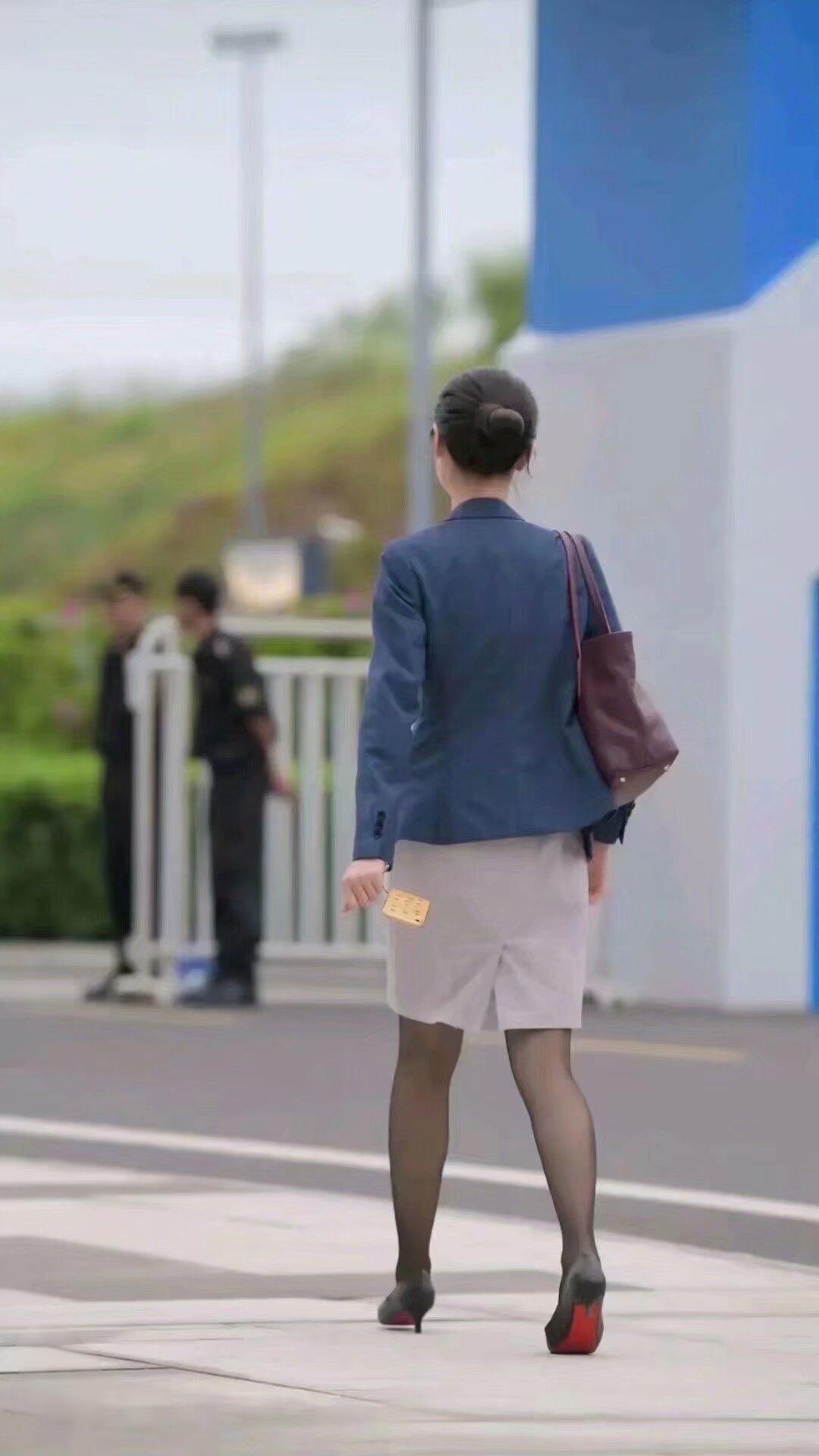 一个人突然冷落了你，说明这人正在暖别人。别怀疑，人都是有分享欲的，没和你分享，那