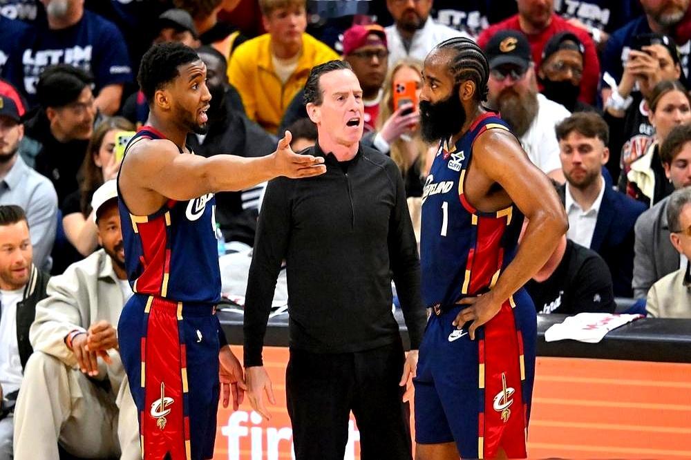 猛龙队季后赛0-2落后，怎么突然就活了？回到多伦多主场，教练直...