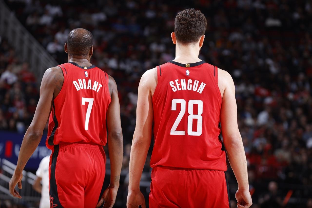 经过本赛季的历练和多场耻辱性失败的教训，乌度卡的战术指挥水平能获得大幅度提升吗？