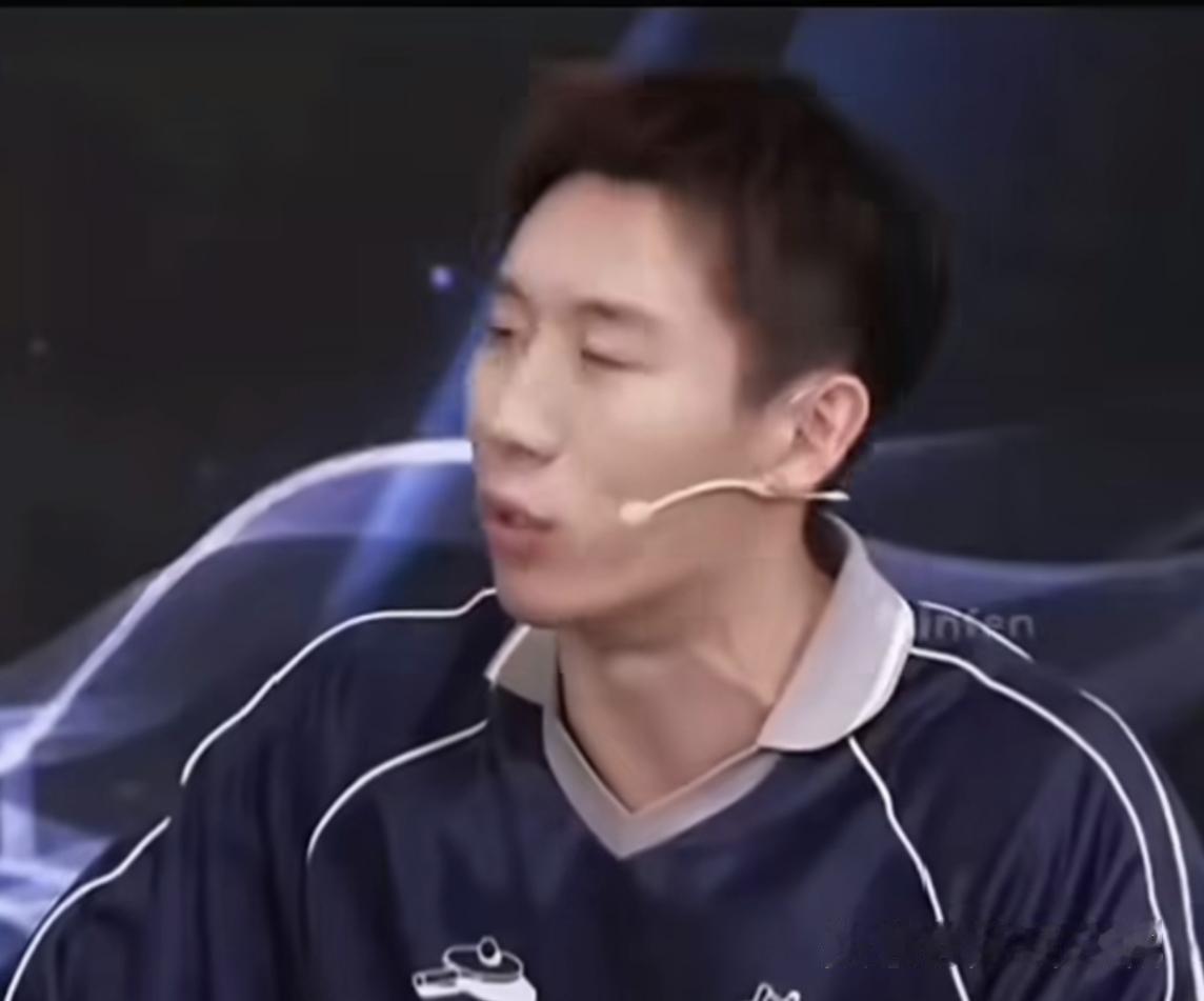程靖淇说，现在王楚钦感觉不到打乒乓球的快乐了，这是很危险的一件事。听完他赛后说