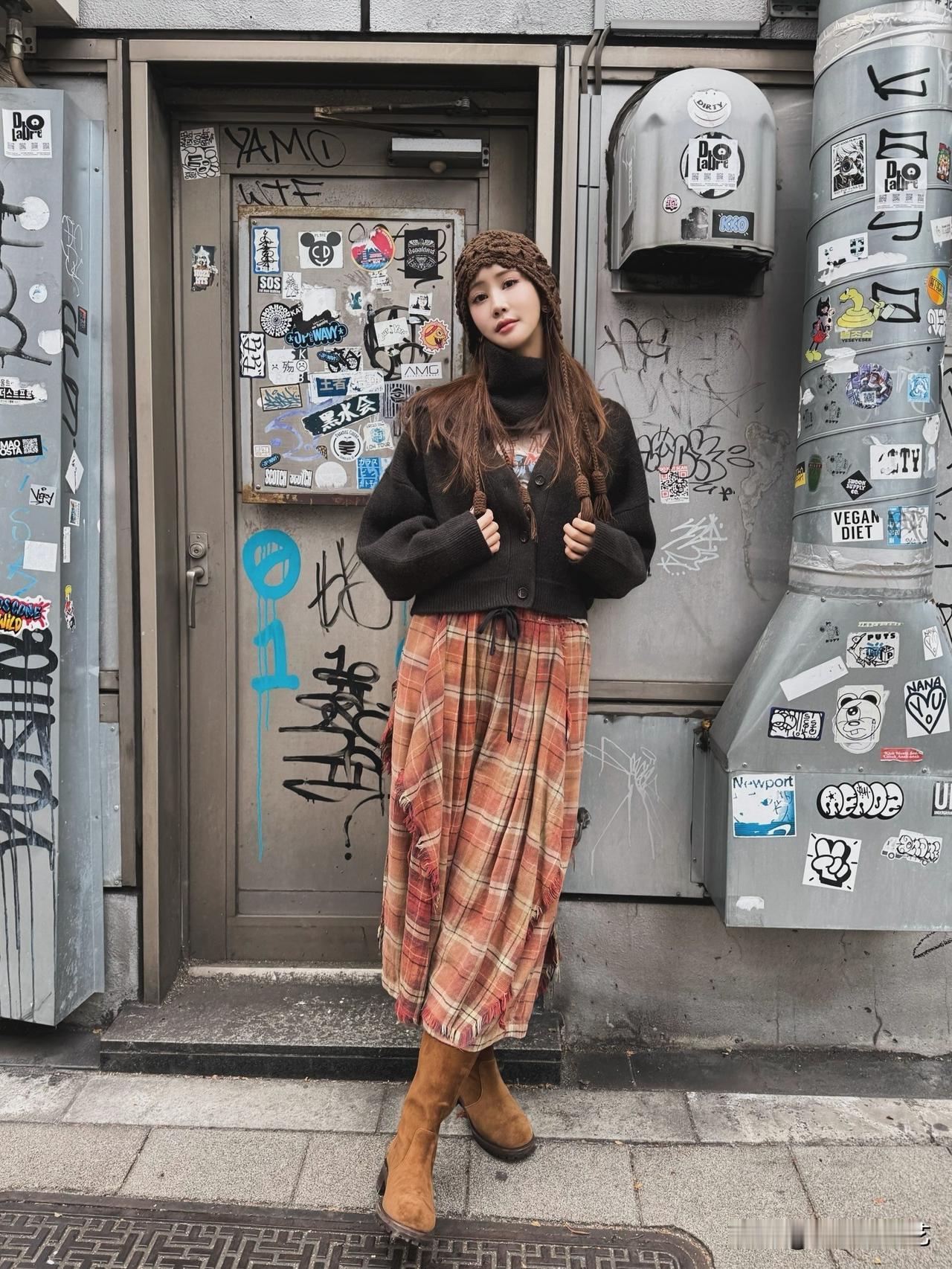 近日，演员李多海在Instagram上上传了多张照片。照片中，李多海平时往返于韩