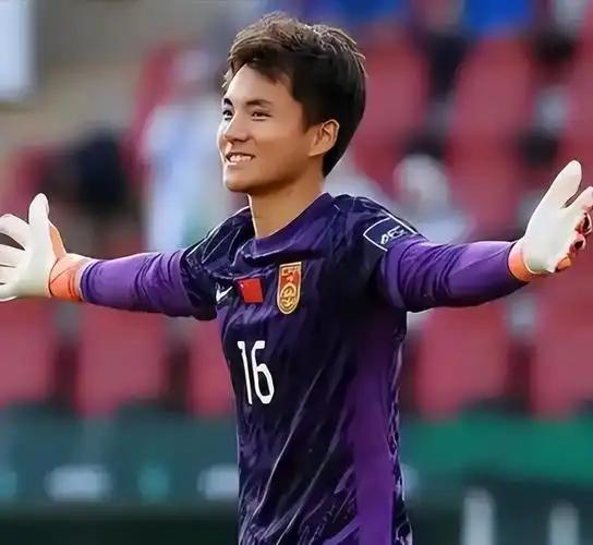 李昊赶紧跑，别在西海岸耗着了，再耗下去身价得跌。理由也很直接，就是不太看好郑智带