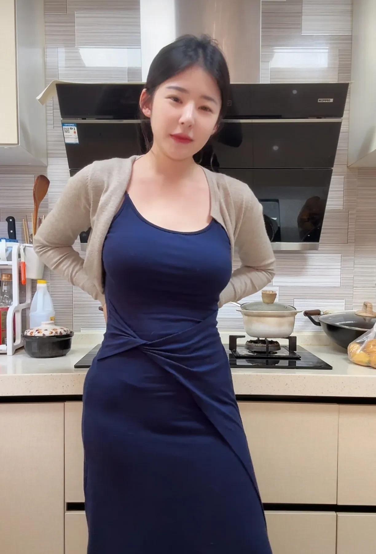 虽然一直没有得到证实，黄一鸣到底有没有和王思聪有过交集，但是，有一说一，她长得真
