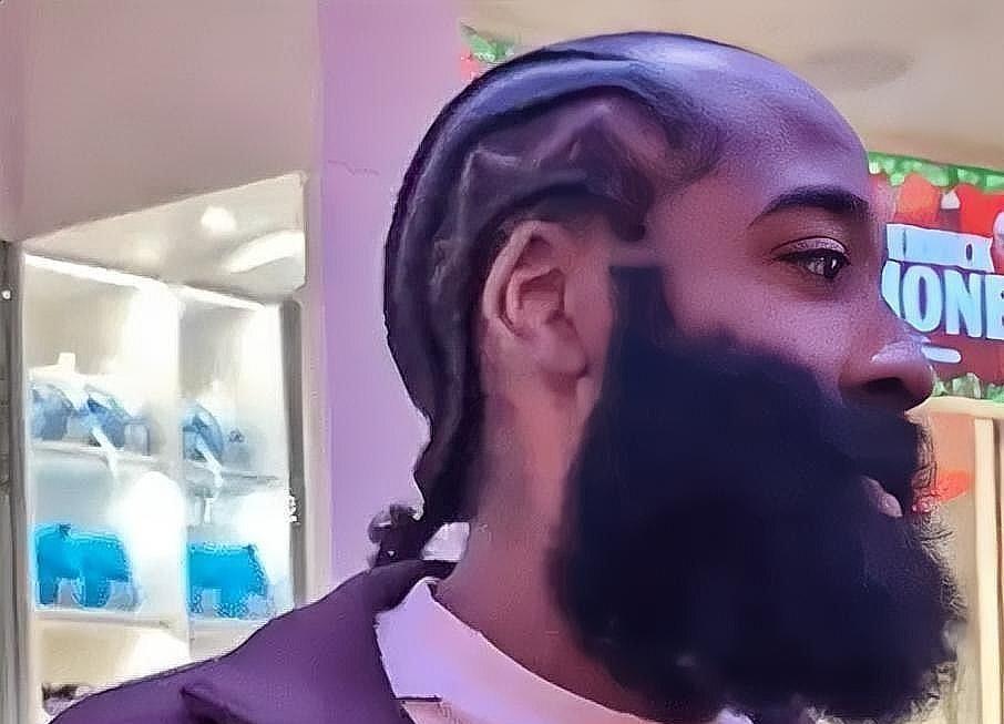 哈登只拿10分，快船教练却拍桌子：是他救了整支球队。你以为他在划水，其实他在下