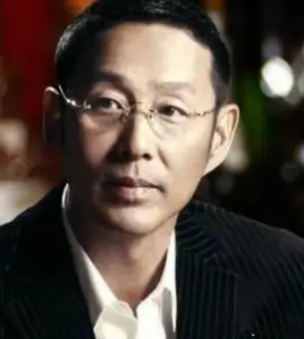 王家卫说陈道明是极品王家卫说陈道明是极品中的极品,阴阳同体。陈家卫的意