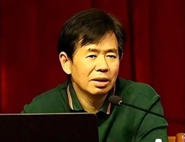 戴旭和金灿荣两位教授的观点曾分别是：戴旭的观点：武器再好，设备再先进，如果不敢于