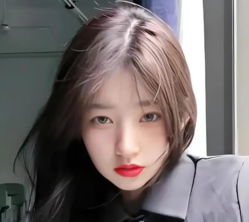 黄一鸣女士在直播间回应一些言论，看着真的让人挺无语的！好像是网友说她造人设在