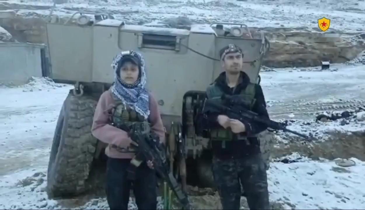 库尔德“沙漠玫瑰”女战士背水一战，朱大帅首吃败仗，坦克装甲车队遭重创。在科巴