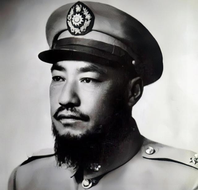 1949年，马步芳逃跑时，因黄金过重，多次出现飞机无法起飞，最终带走31000两