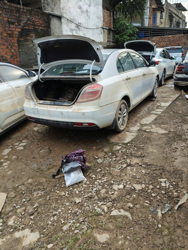 开了9年的帝豪，被水泡了这车15年买的手动向上版，开了9年了真的一点毛病没有，