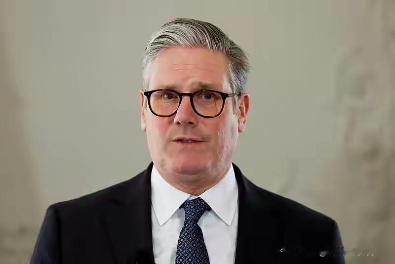 英国财政大臣里夫斯最近琢磨出个“创收点子”——给移居海外的富豪收20%“清算税”