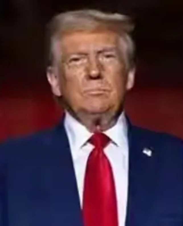 在得知自己心心念念的普京、金正恩要参加9.3阅兵时，依特朗普的性情，他是很乐意参