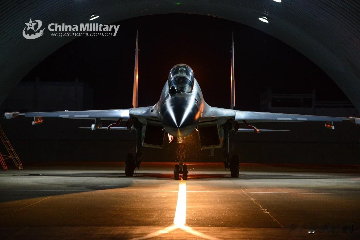 美国:中国已拥有350架歼16重型战机，世界第一。近日，美媒报道从20