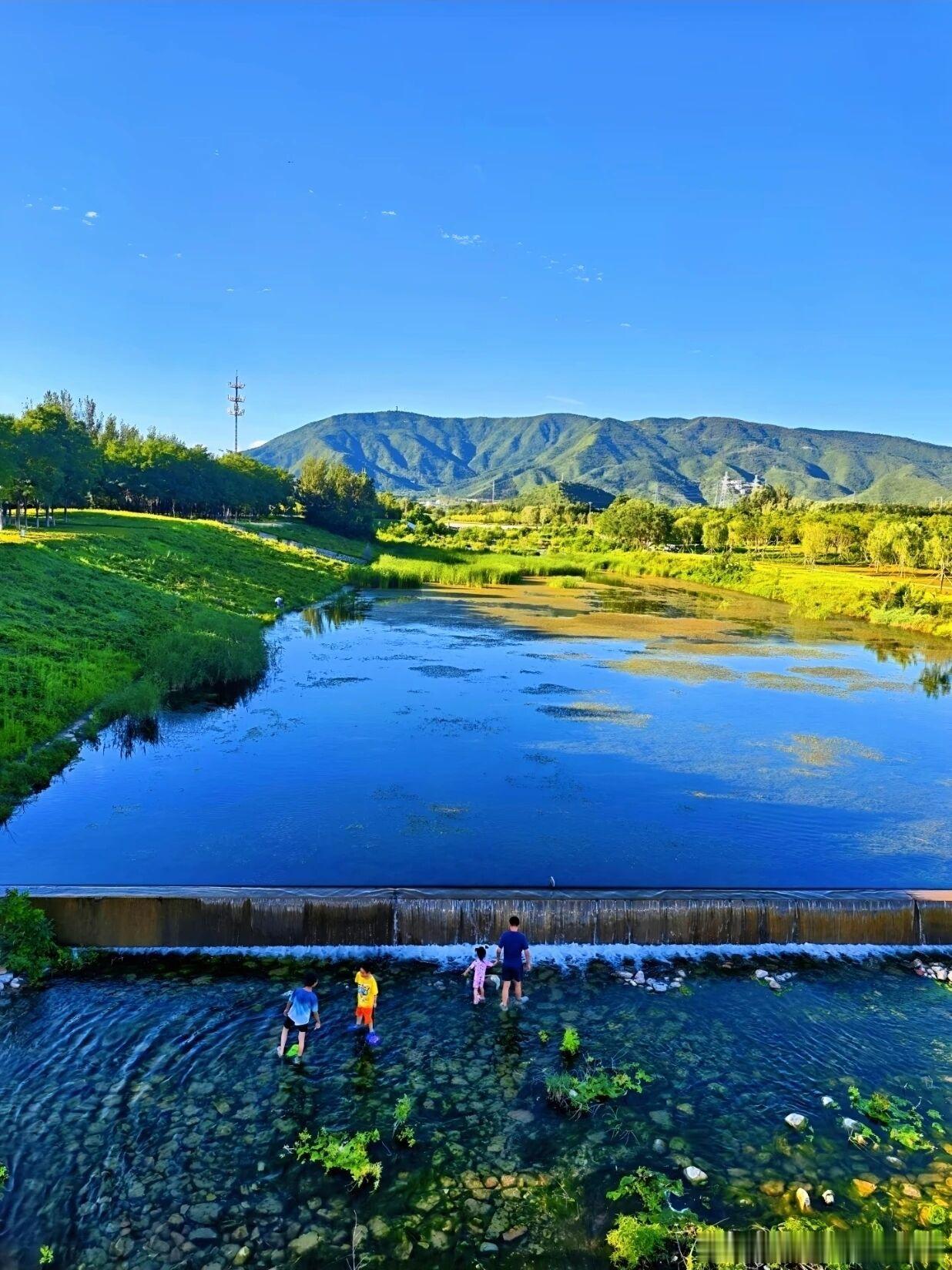 北京昌平藏免费避暑宝地白浮泉公园，人称京郊小洱海！北园人少清净，连片荷塘盛放，芦