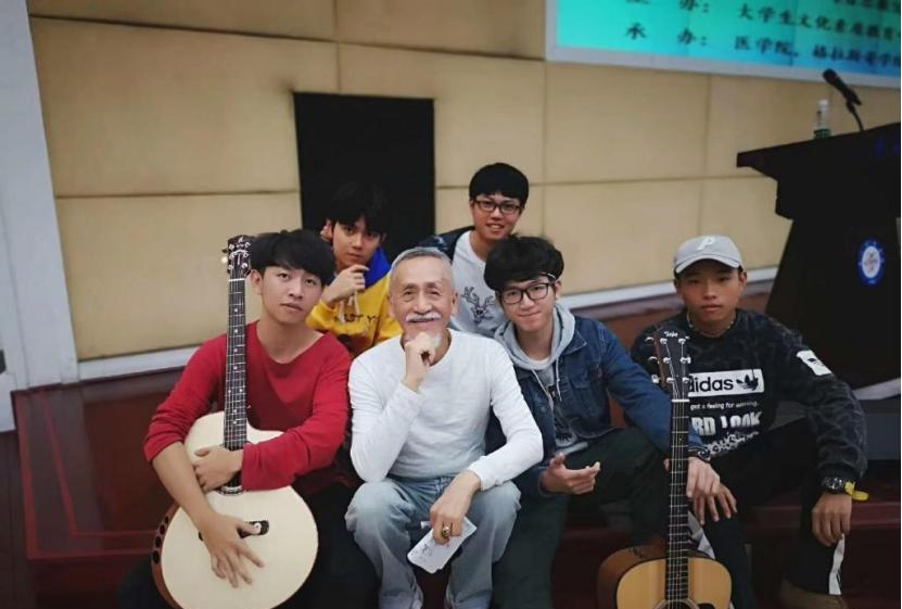 看哭了！2025年6月14日，一个有着浓厚家国情怀的音乐人走了！陈彼得离世后，爱