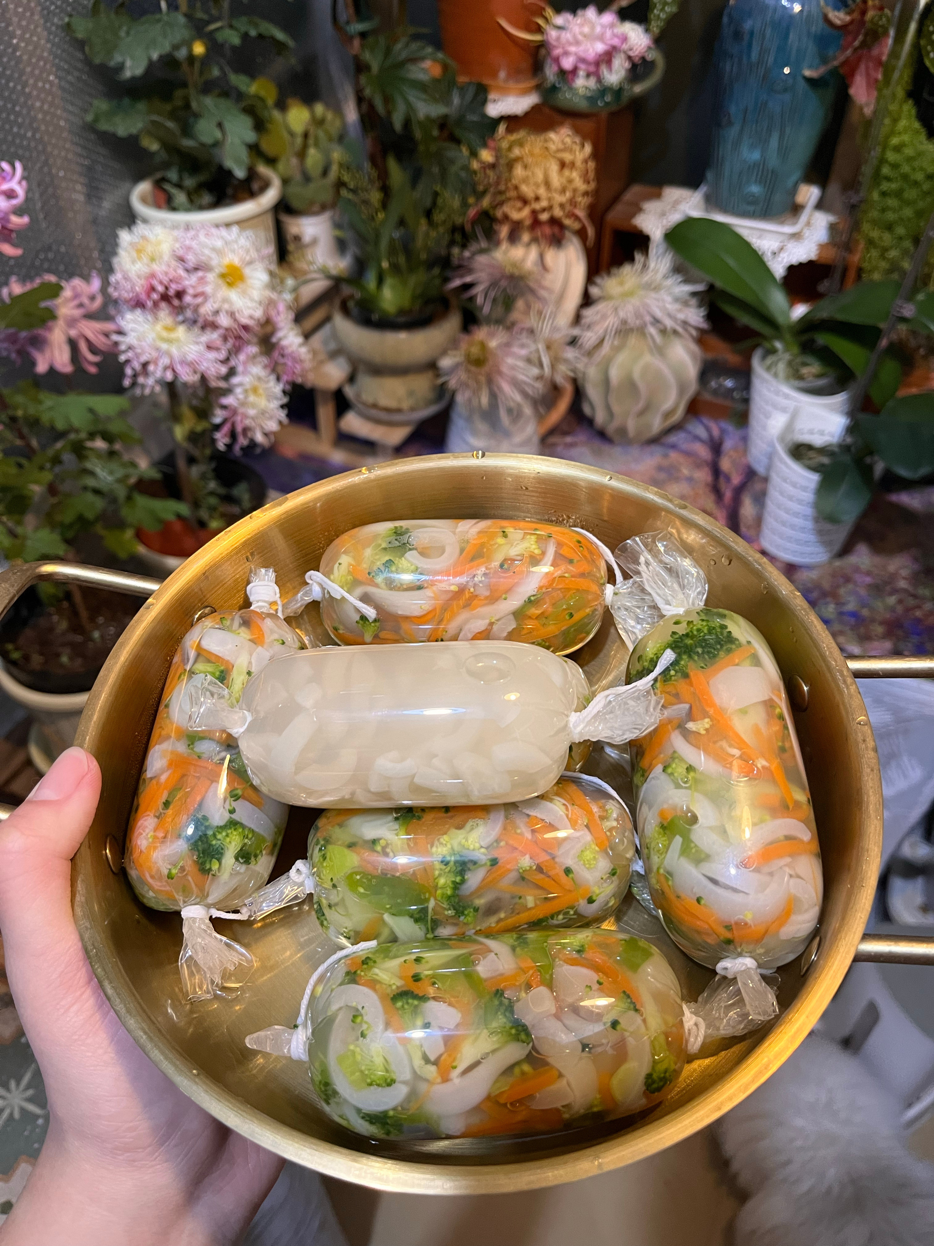 心血来潮想吃皮冻于是八点忙到现在刚出厨房😮💨