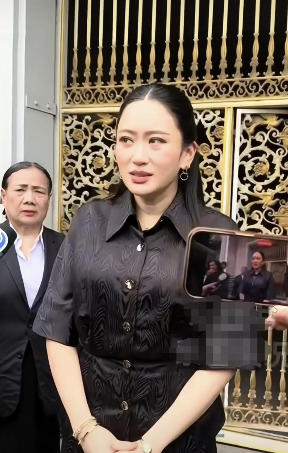 佩通坦和皮塔卡探视完父亲他信后,接受了媒体采访。神情黯然的佩通坦说:父亲很遗憾失