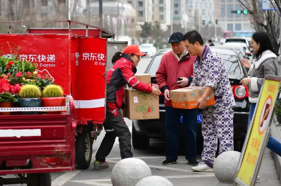 京东外卖的真正算盘，你根本没看懂！举个栗子，表面搞全年0佣金抢商家，实际上在