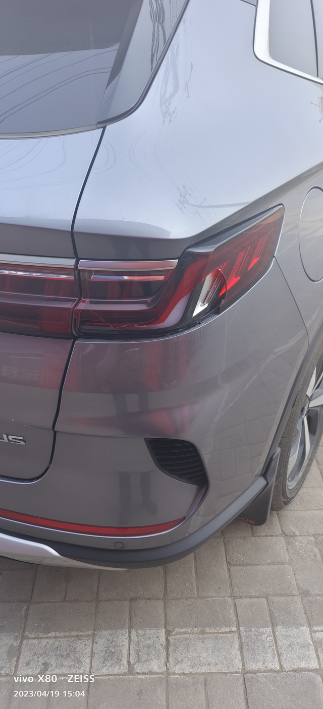 比亚迪宋dmi后尾灯得多少钱首血，心疼啊！我的新车啊！刚开了24000公里！