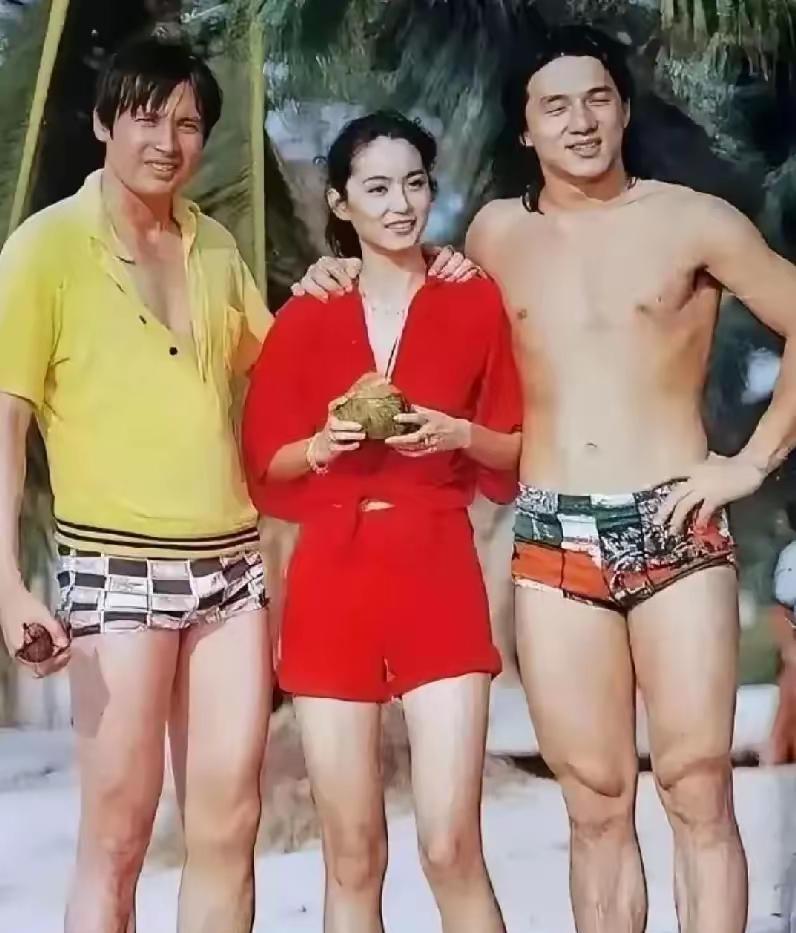 林青霞太美啦！红色的裙子，一双迷人的眼睛，给人一种独特的美感。皮肤白皙透亮，仙