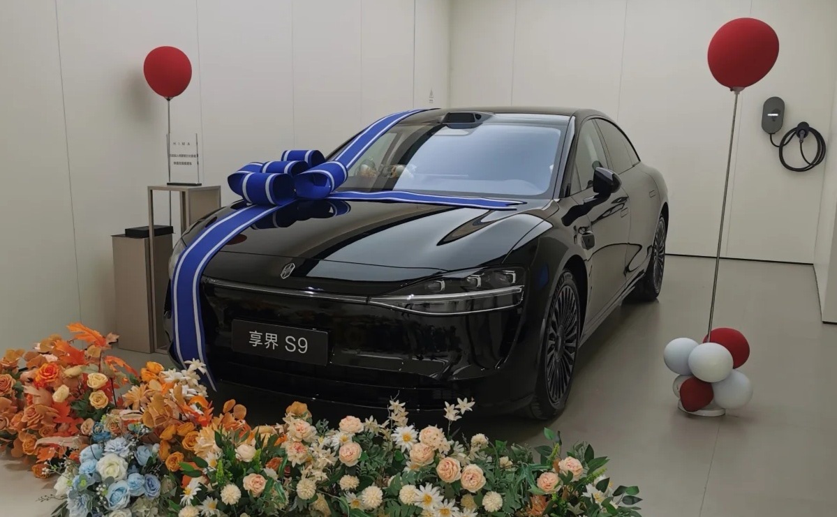 又见到一辆黑武士享界S9提车