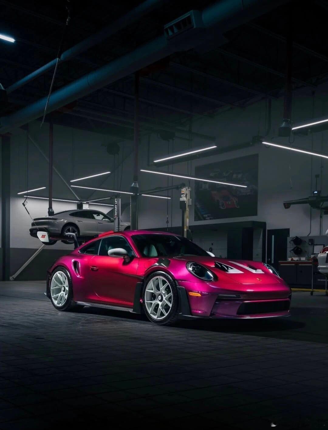 早安愿你的今日如这台保时捷911GT3RS——线条锋利，目标明确，在属于你