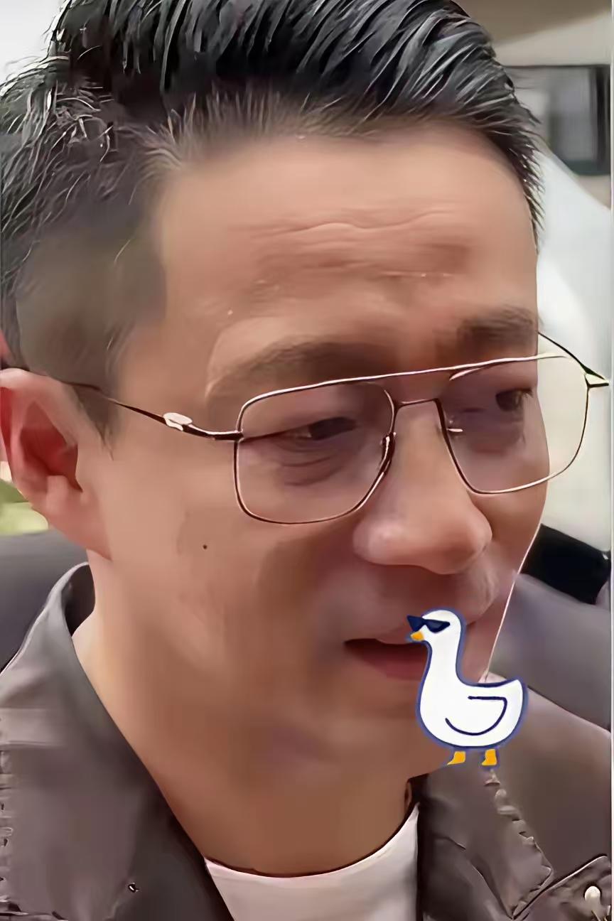 如果张兰一直不理汪小菲，这孩子要是老妈不给他兜底，要饭都没碗，还他姓汪不姓张。