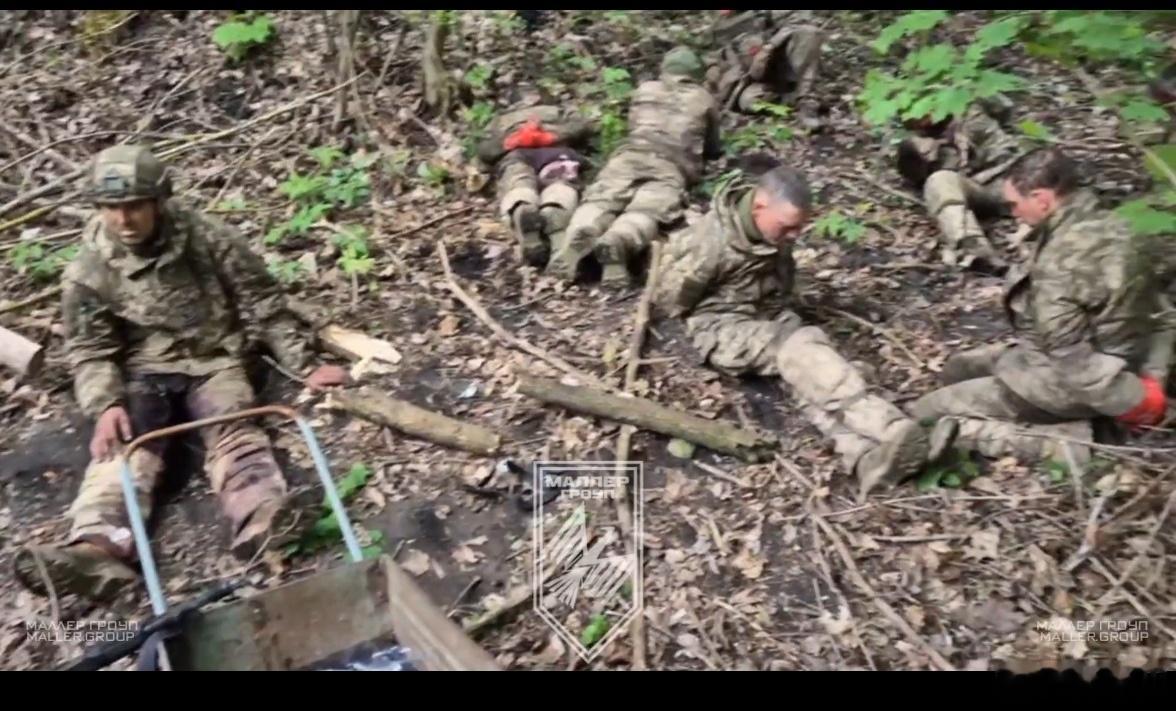 6名乌克兰武装部队士兵被俄军俘虏，并缴获一批北约轻武器。