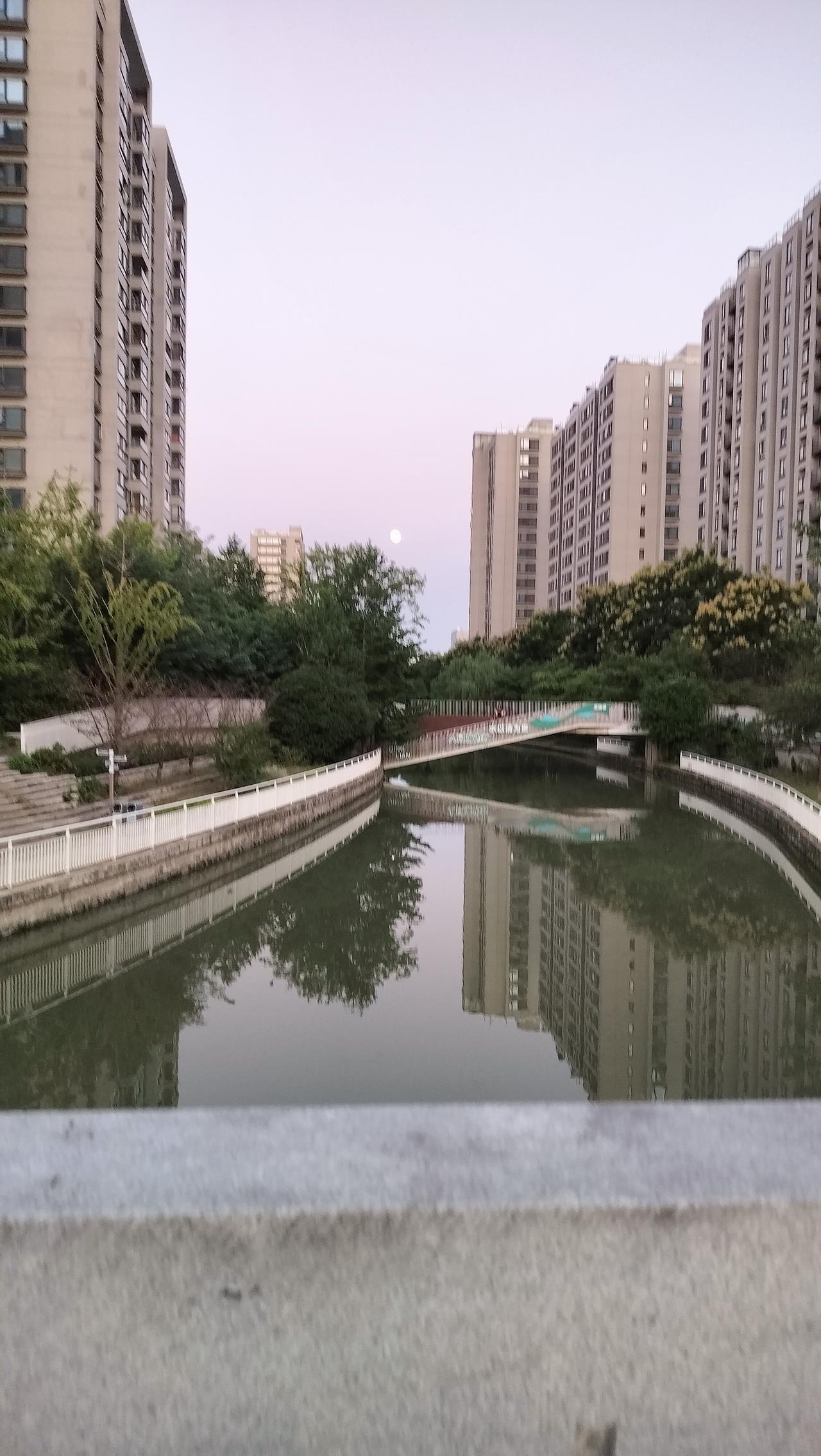 生女儿的妈妈，奉劝你在女儿工作的城市，买套房给女儿。有钱买大房子，没有钱