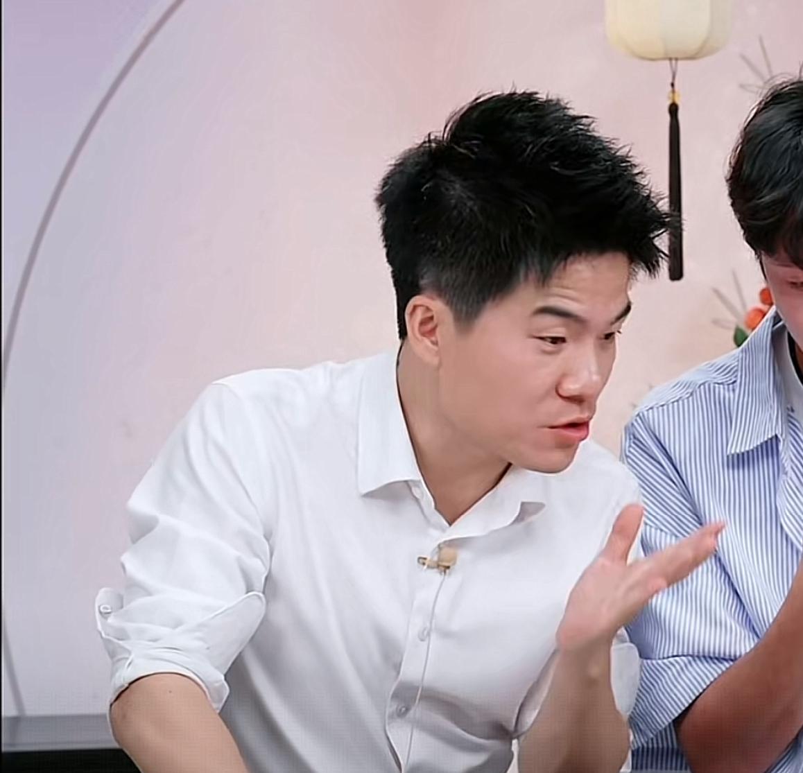这也太好笑了董宇辉说去朱时茂老师家里做客朱老师聊被人骗了2000元关键朱老