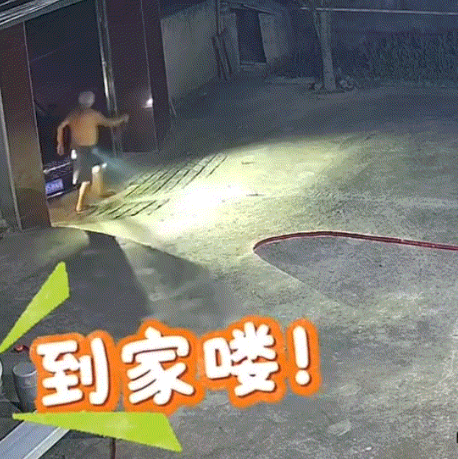 江西九江，一00后小伙奋斗五年后，买了人生中的第一辆车。而当其将车开回家，父母高