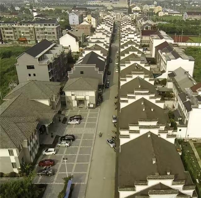 生女儿晚景凄凉，生儿子子孙满堂？怎么会？在我们村，生儿生女一样下场。昨天